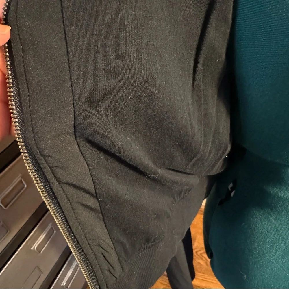 Fabletics Bomber - Picture 3 of 6